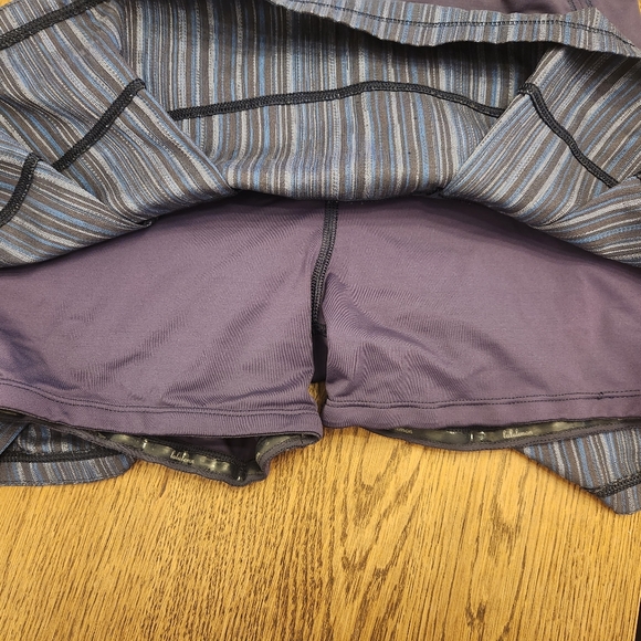 Lululemon tennis skirt size 4 - Picture 5 of 5
